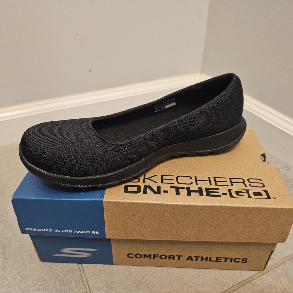 NWT Skechers Women's Black Comfort Shoes GO WALK LITE Size 8